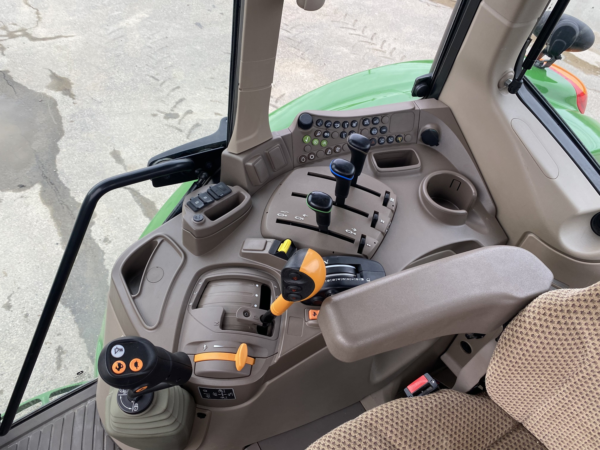 2024 John Deere 6120M Image 6