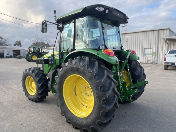 2023 John Deere 5105M Photo 3