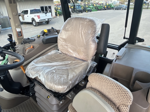 2023 John Deere 5105M Photo 4