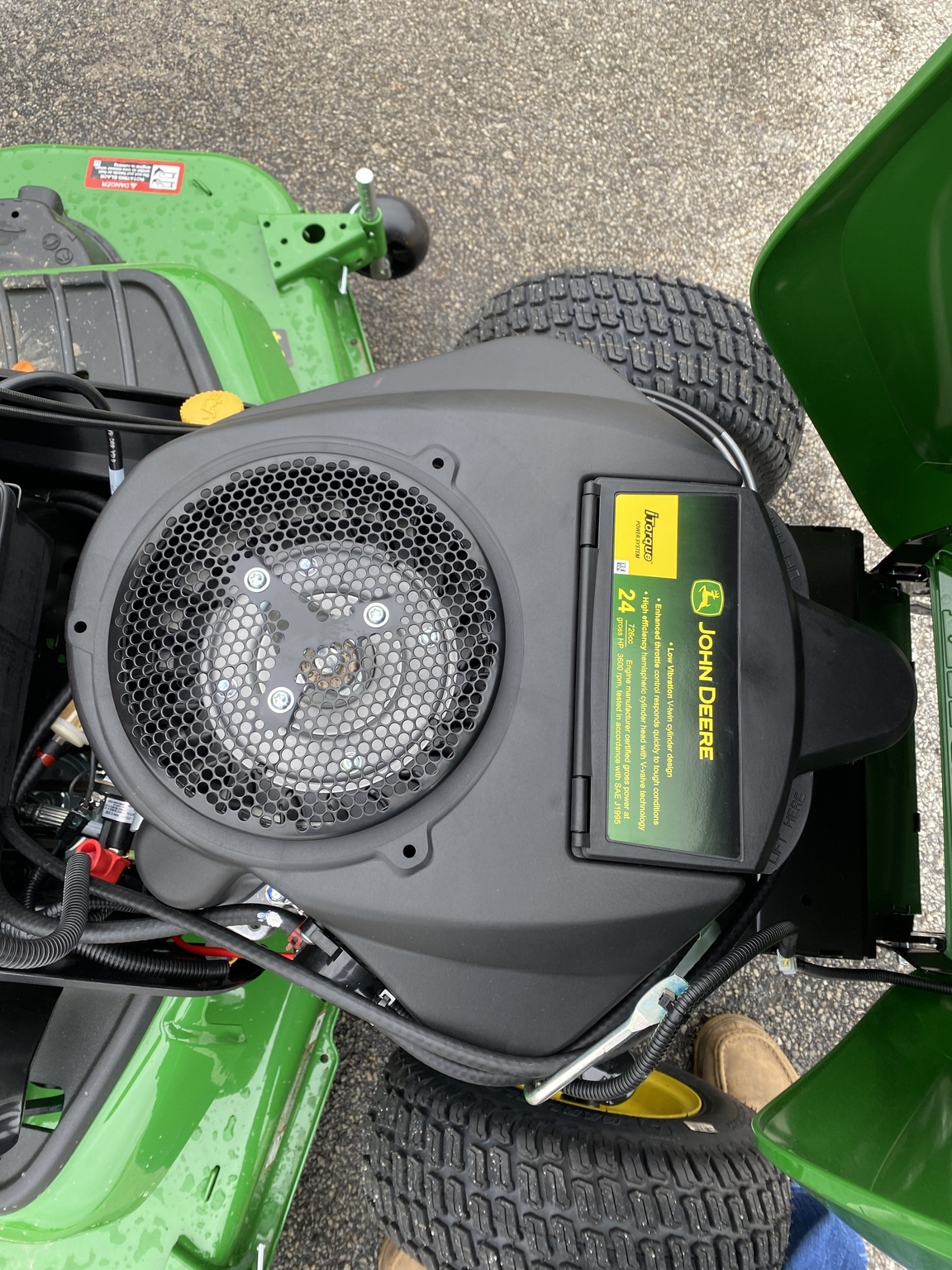 2025 John Deere X580 Image 3