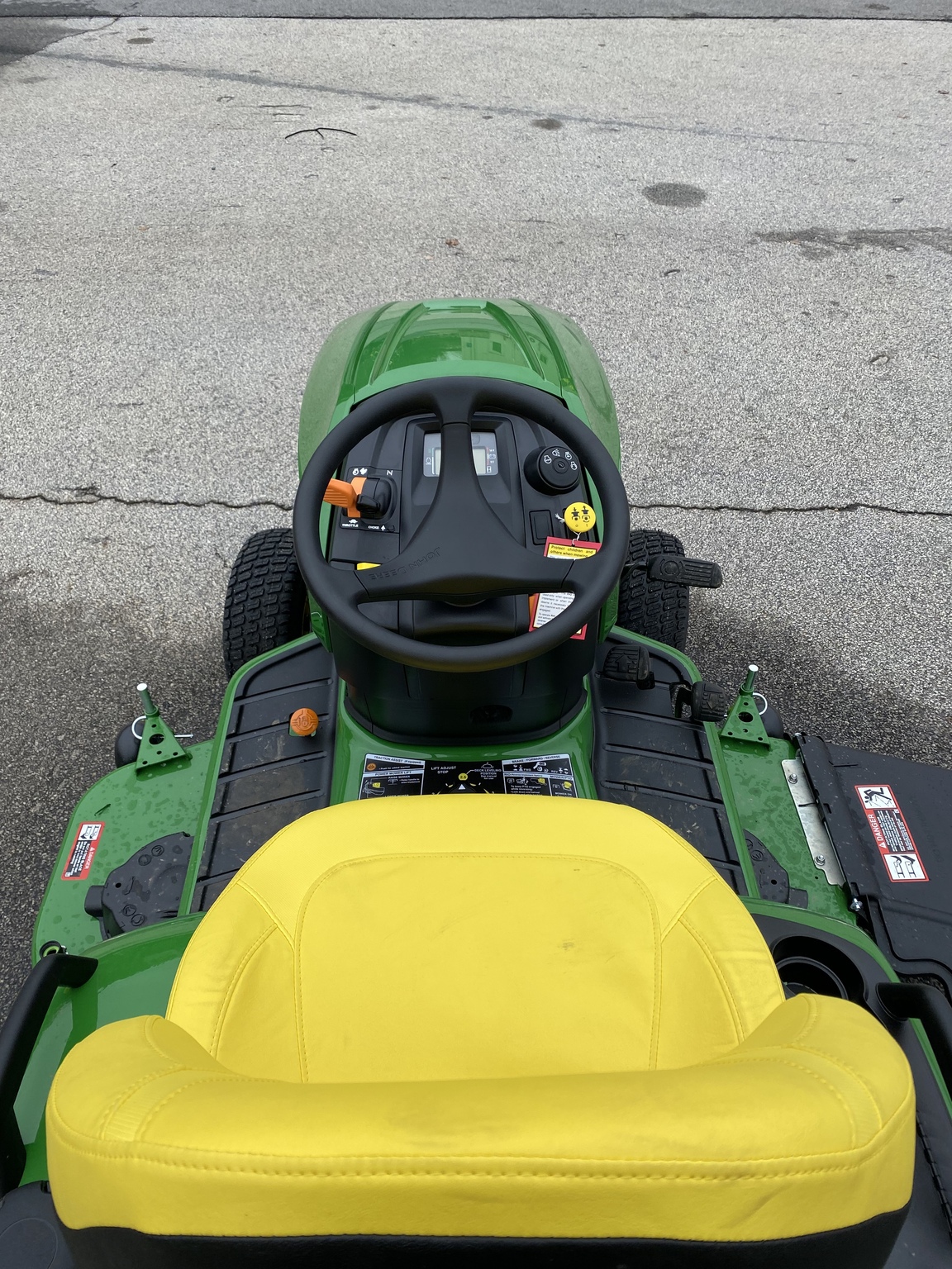 2025 John Deere X580 Image 4