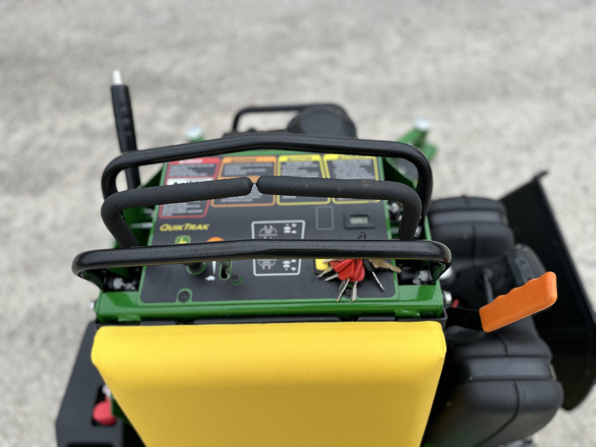 2025 John Deere Q820E Image 4