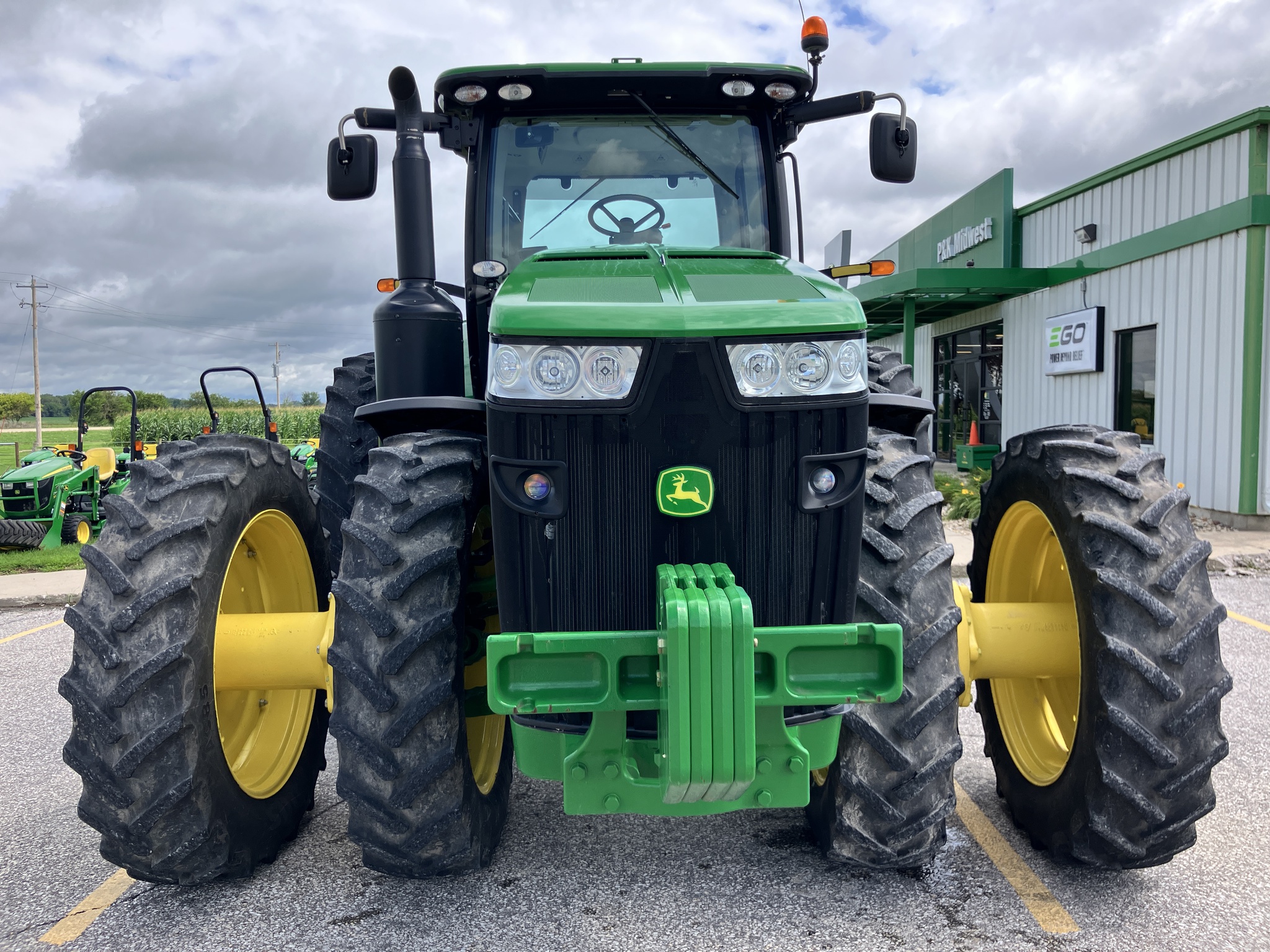 2013 John Deere 8235R Image 2