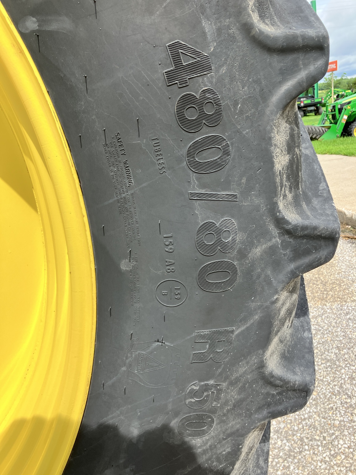 2013 John Deere 8235R Image 19