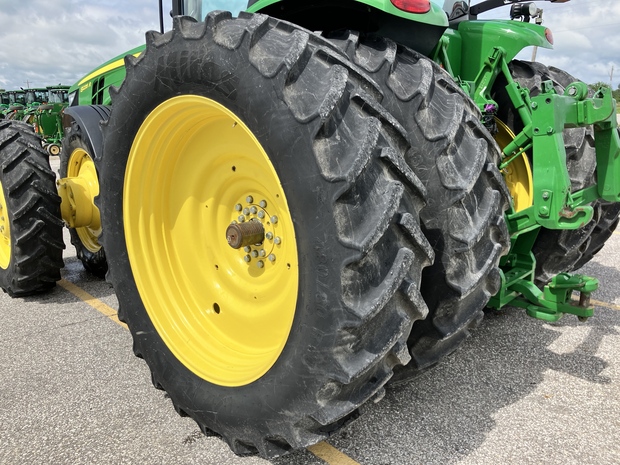2013 John Deere 8235R Image 17