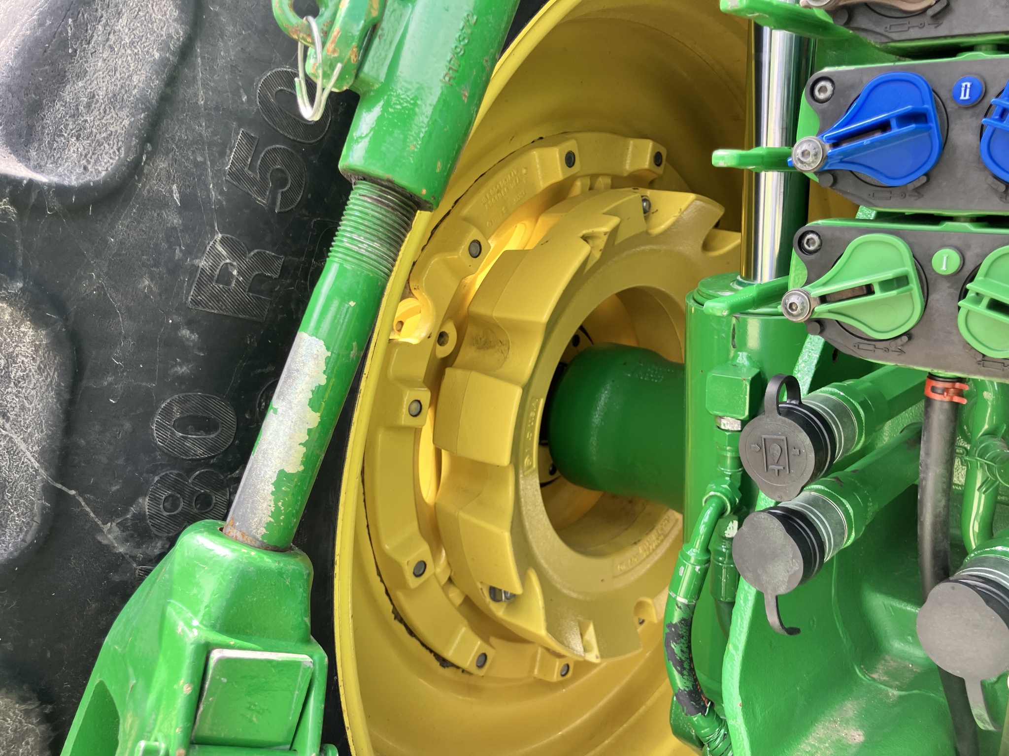 2013 John Deere 8235R Image 24