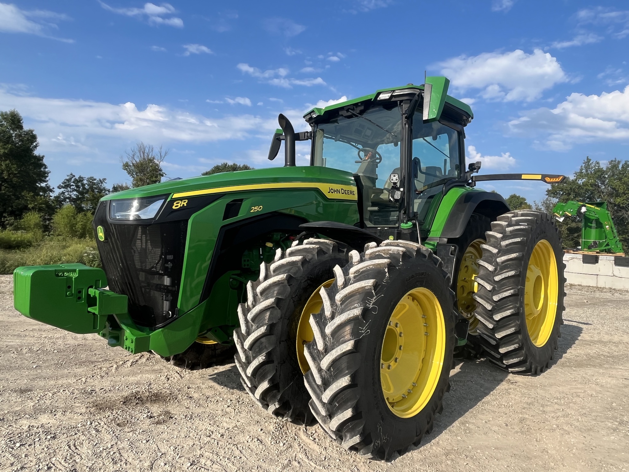  2024 John Deere 8R 250 at Heritage Tractor in Pittsburg, KS
