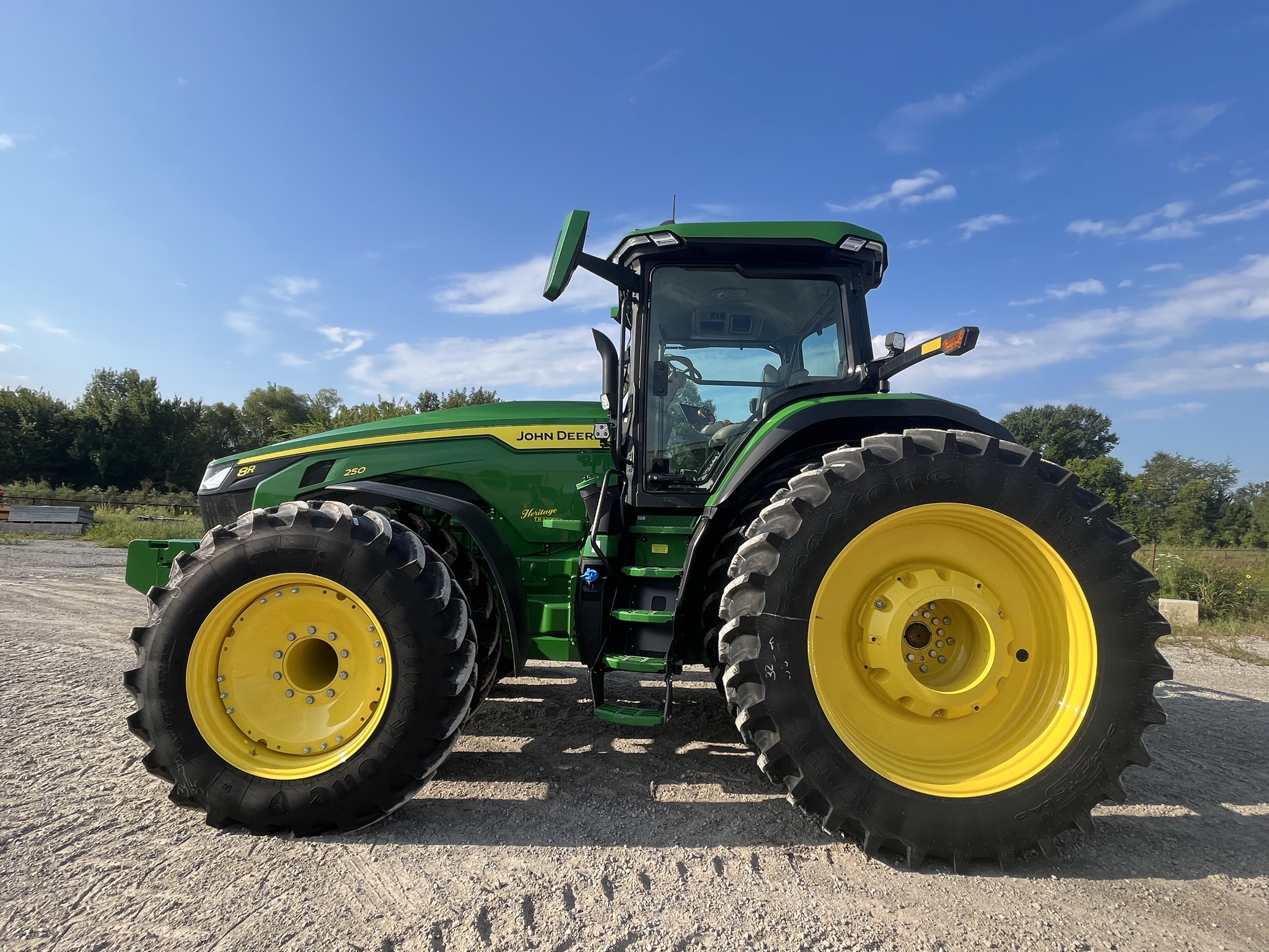  2024 John Deere 8R 250 at Heritage Tractor in Pittsburg, KS