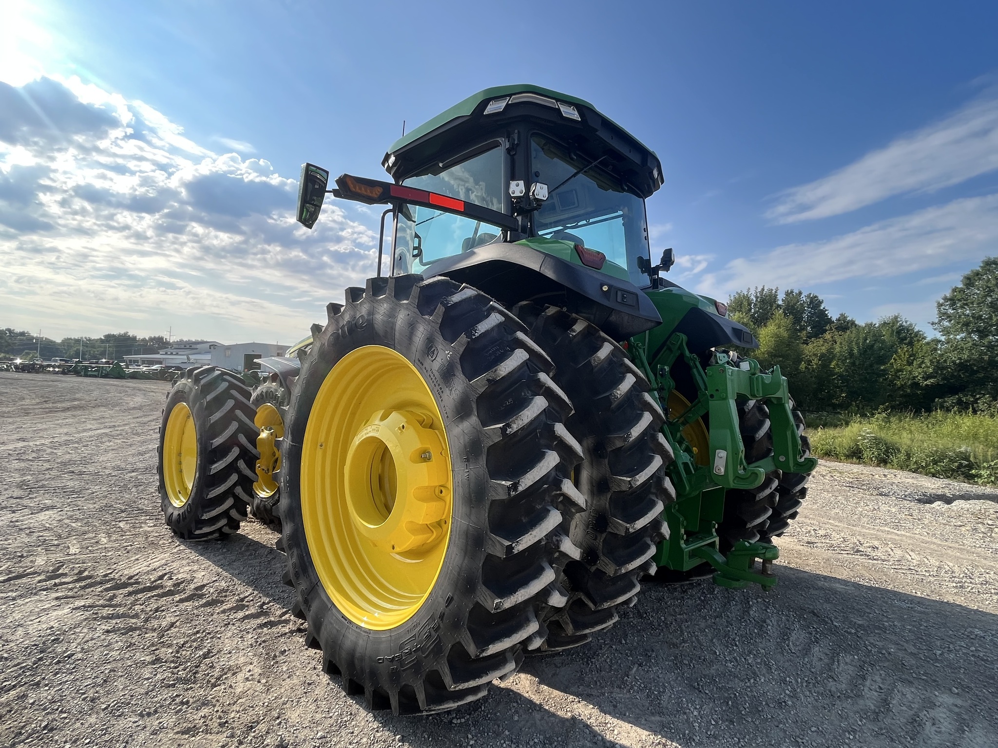  2024 John Deere 8R 250 at Heritage Tractor in Pittsburg, KS