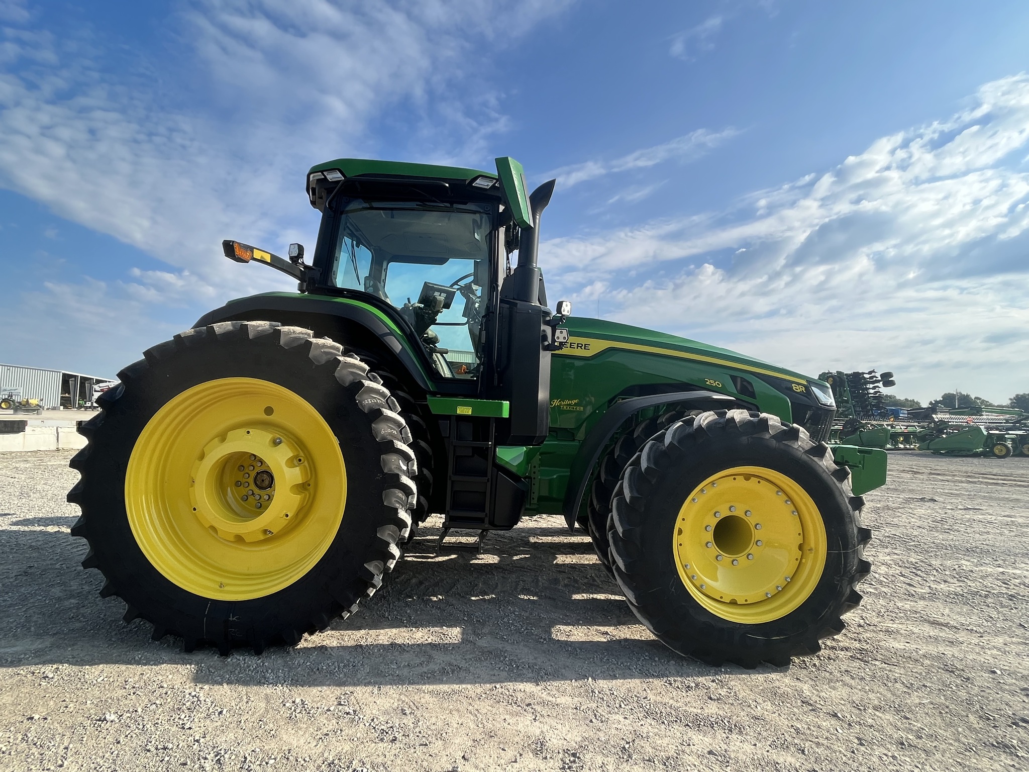  2024 John Deere 8R 250 at Heritage Tractor in Pittsburg, KS