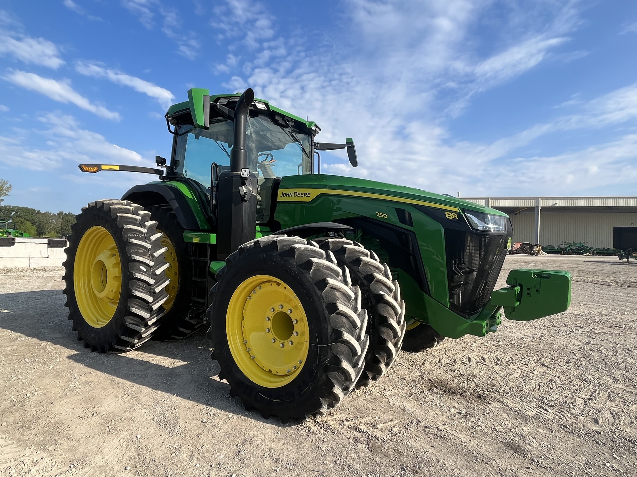 2024 John Deere 8R 250 at Heritage Tractor in Pittsburg, KS