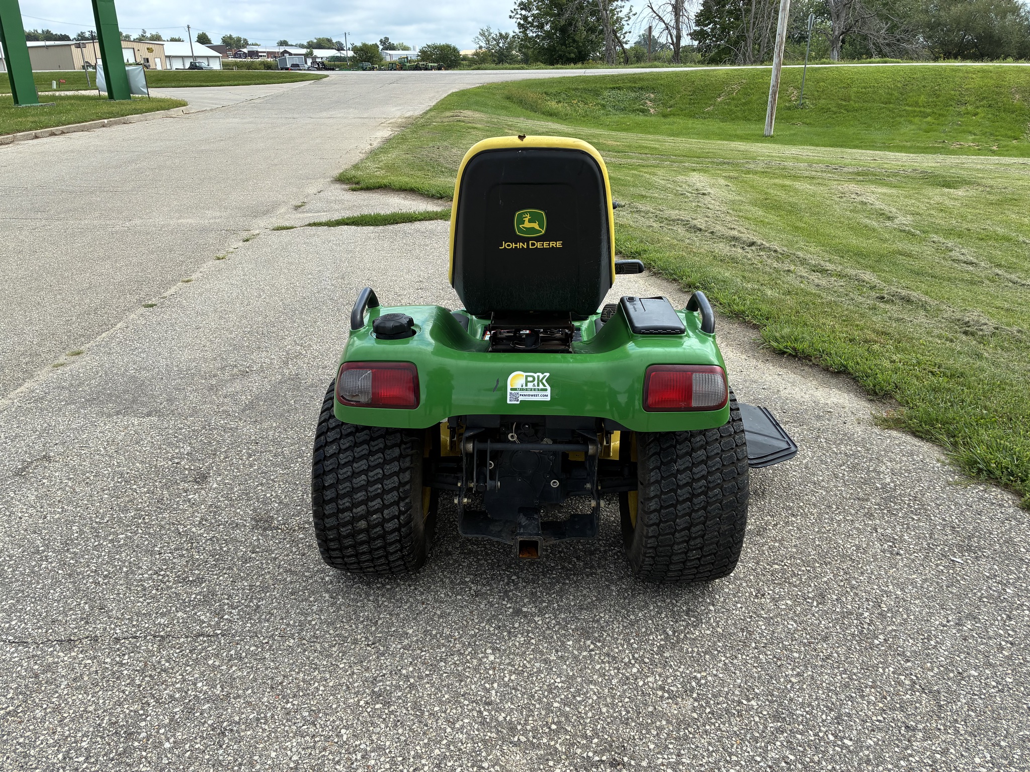 2003 John Deere X475 Image 4