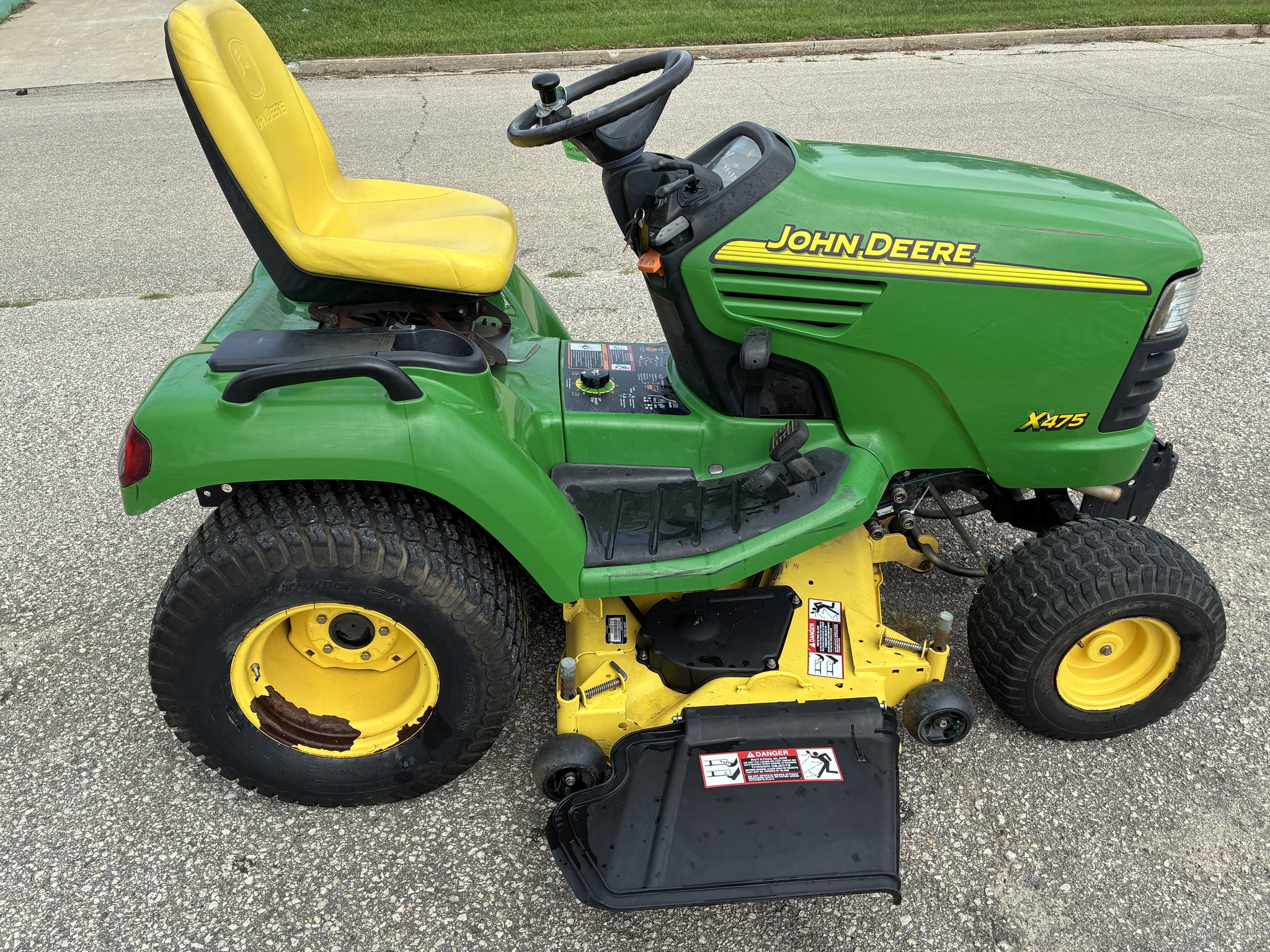 2003 John Deere X475 Image 2