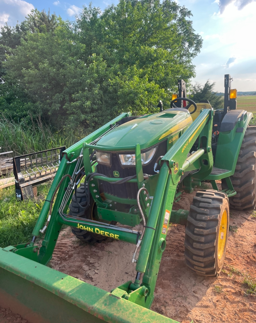 2023 John Deere 4066M Image 4