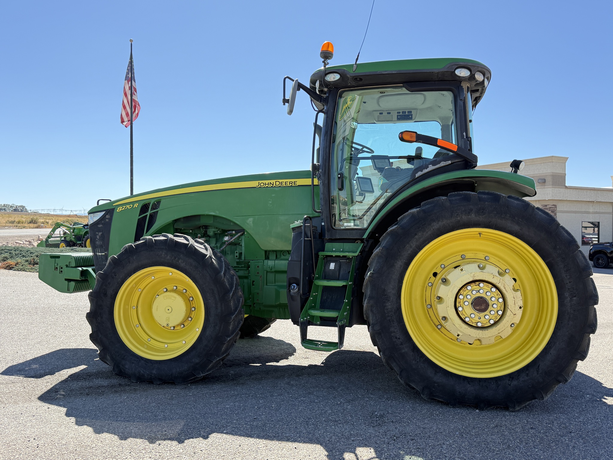 2014 John Deere 8270R Image 2