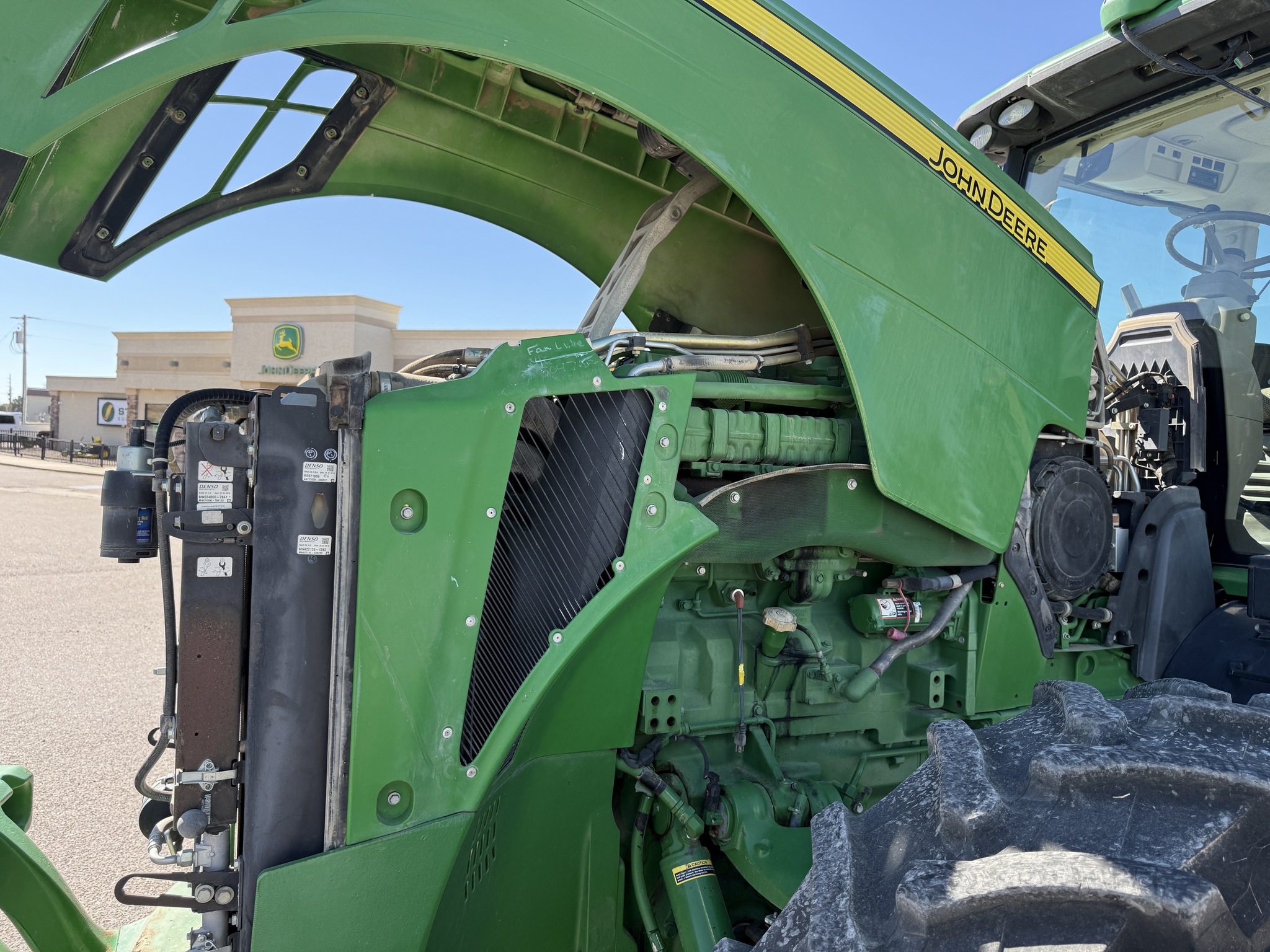 2014 John Deere 8270R Image 21
