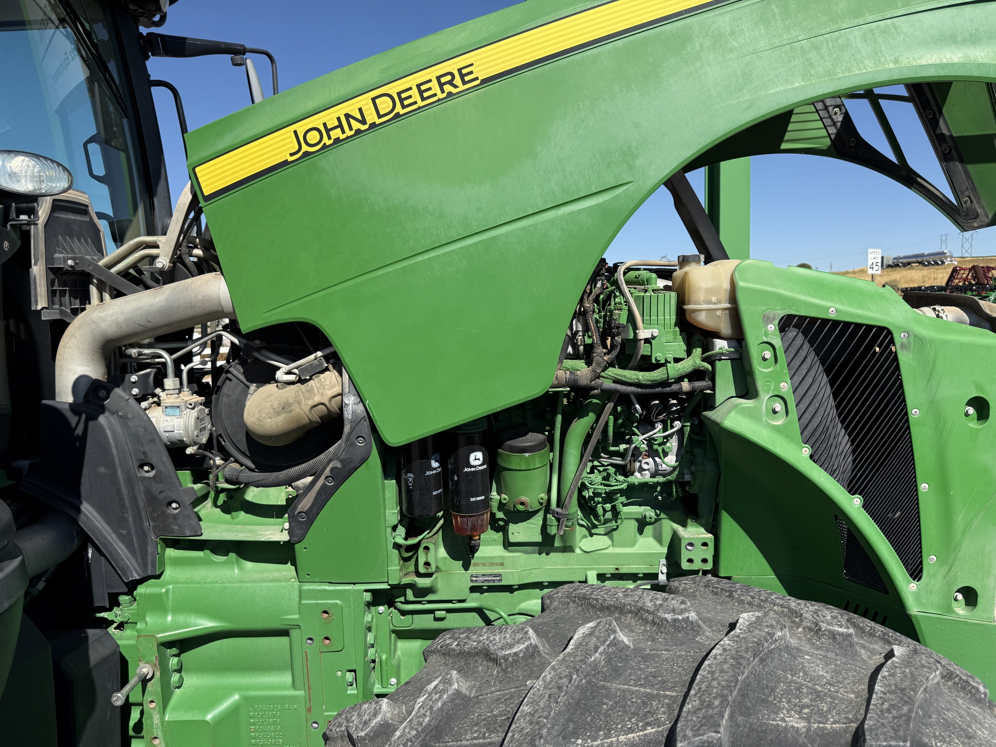 2014 John Deere 8270R Image 24