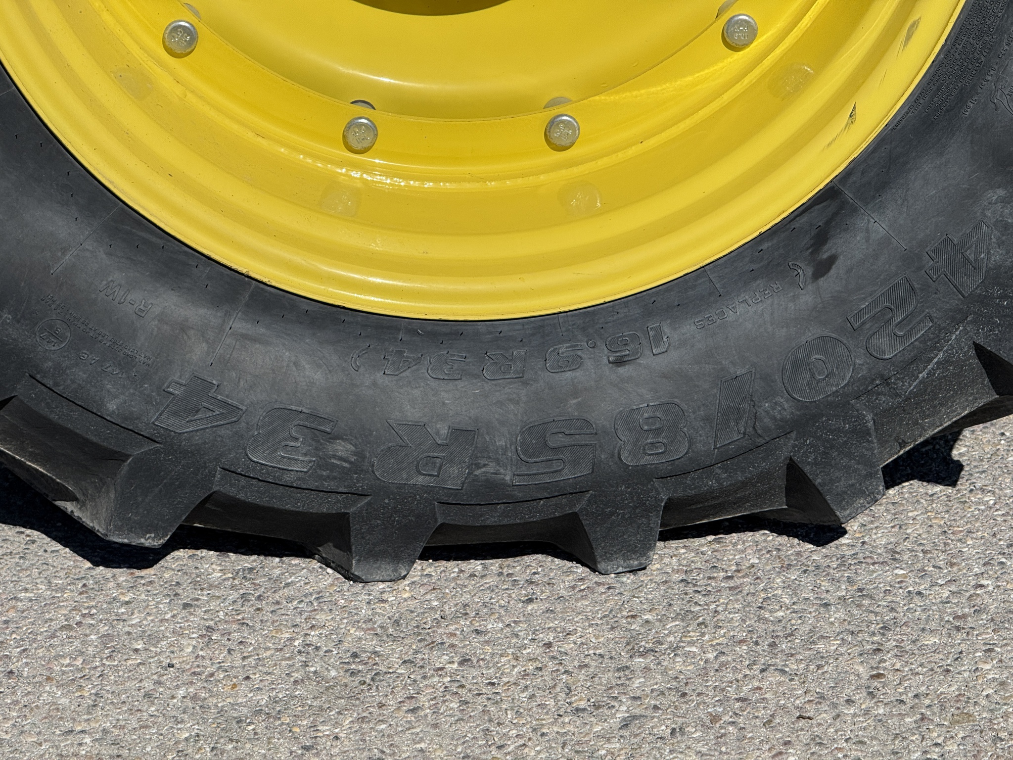 2014 John Deere 8270R Image 40