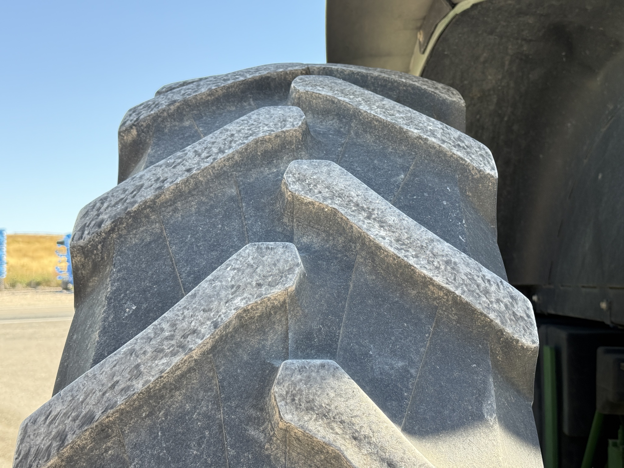 2014 John Deere 8270R Image 35