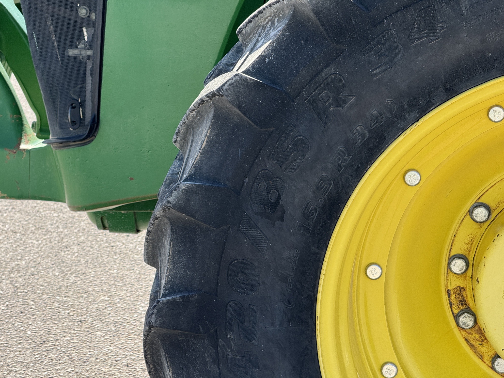 2014 John Deere 8270R Image 31