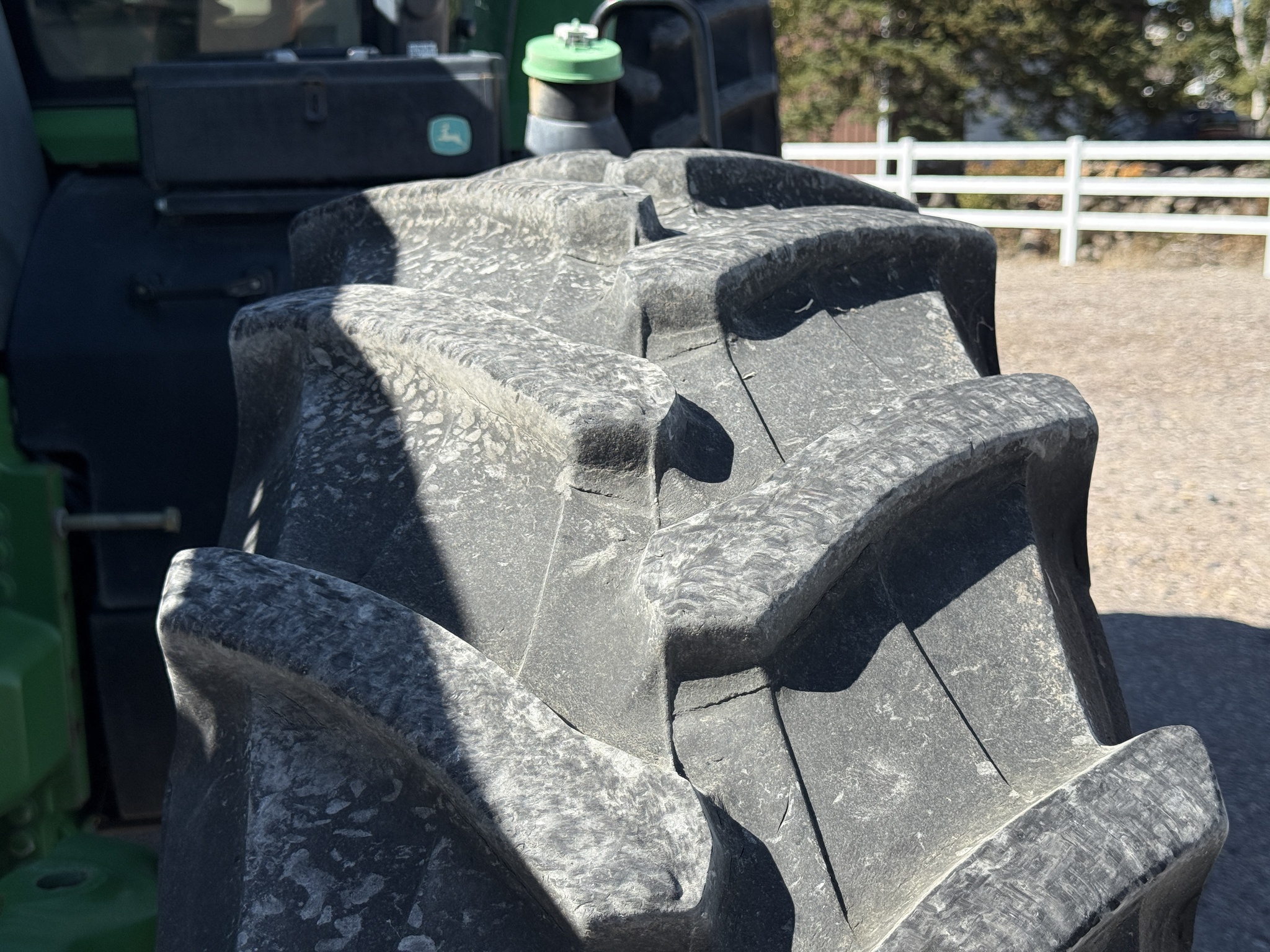 2014 John Deere 8270R Image 32