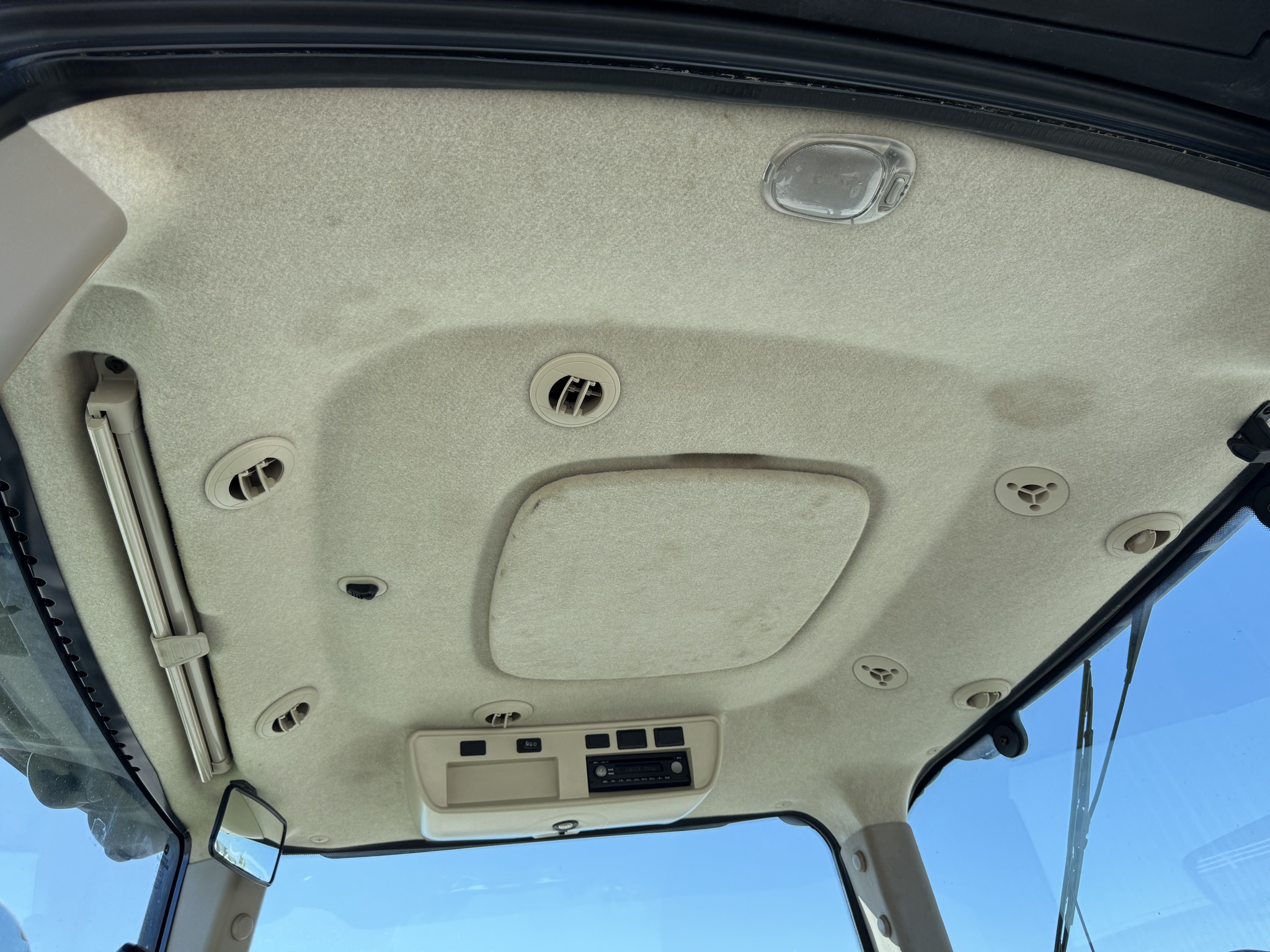 2014 John Deere 8270R Image 10