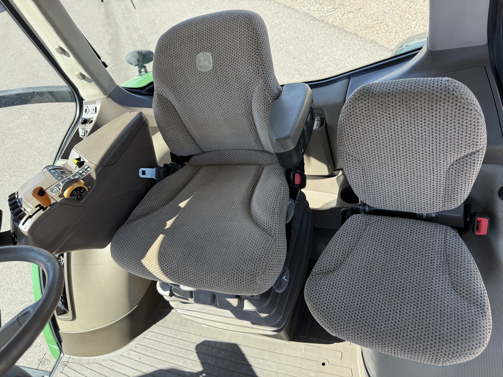 2014 John Deere 8270R Image 13