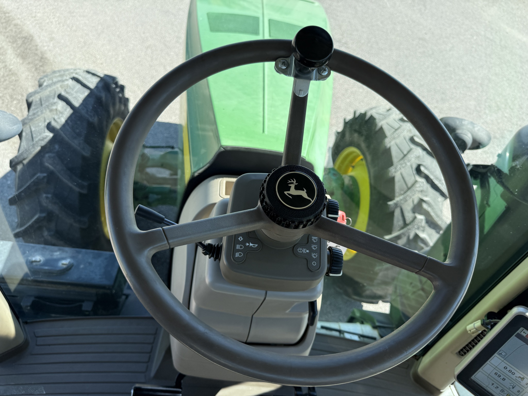 2014 John Deere 8270R Image 11