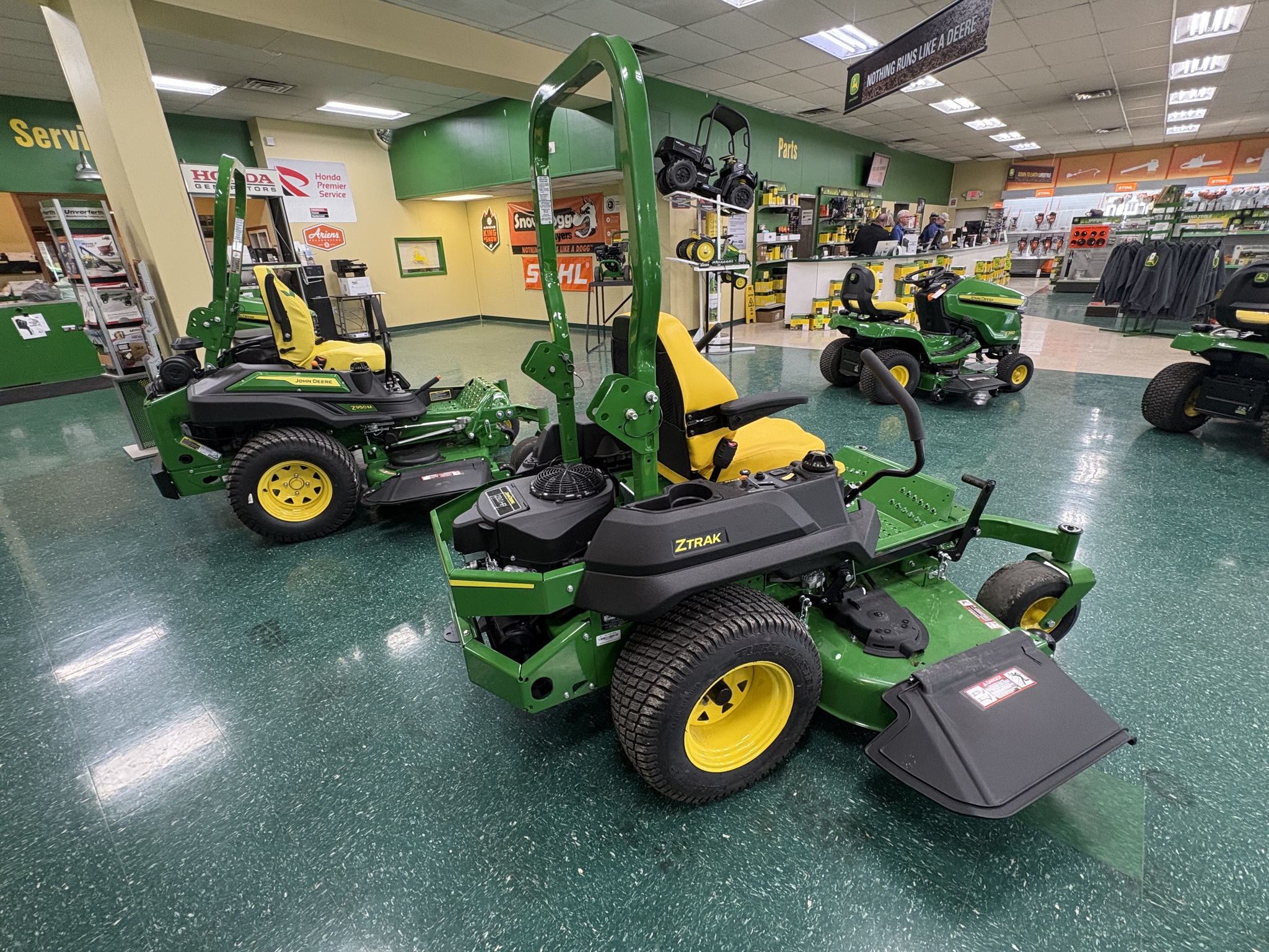 2025 John Deere Z720E Image 3