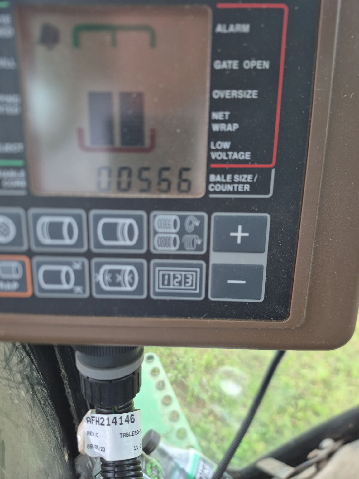 2022 John Deere 450M Image 4