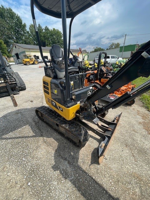 2023 John Deere 17 P Image 2