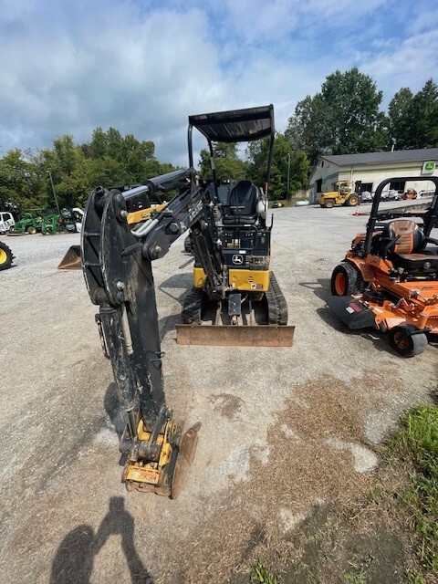 2023 John Deere 17 P Image 3
