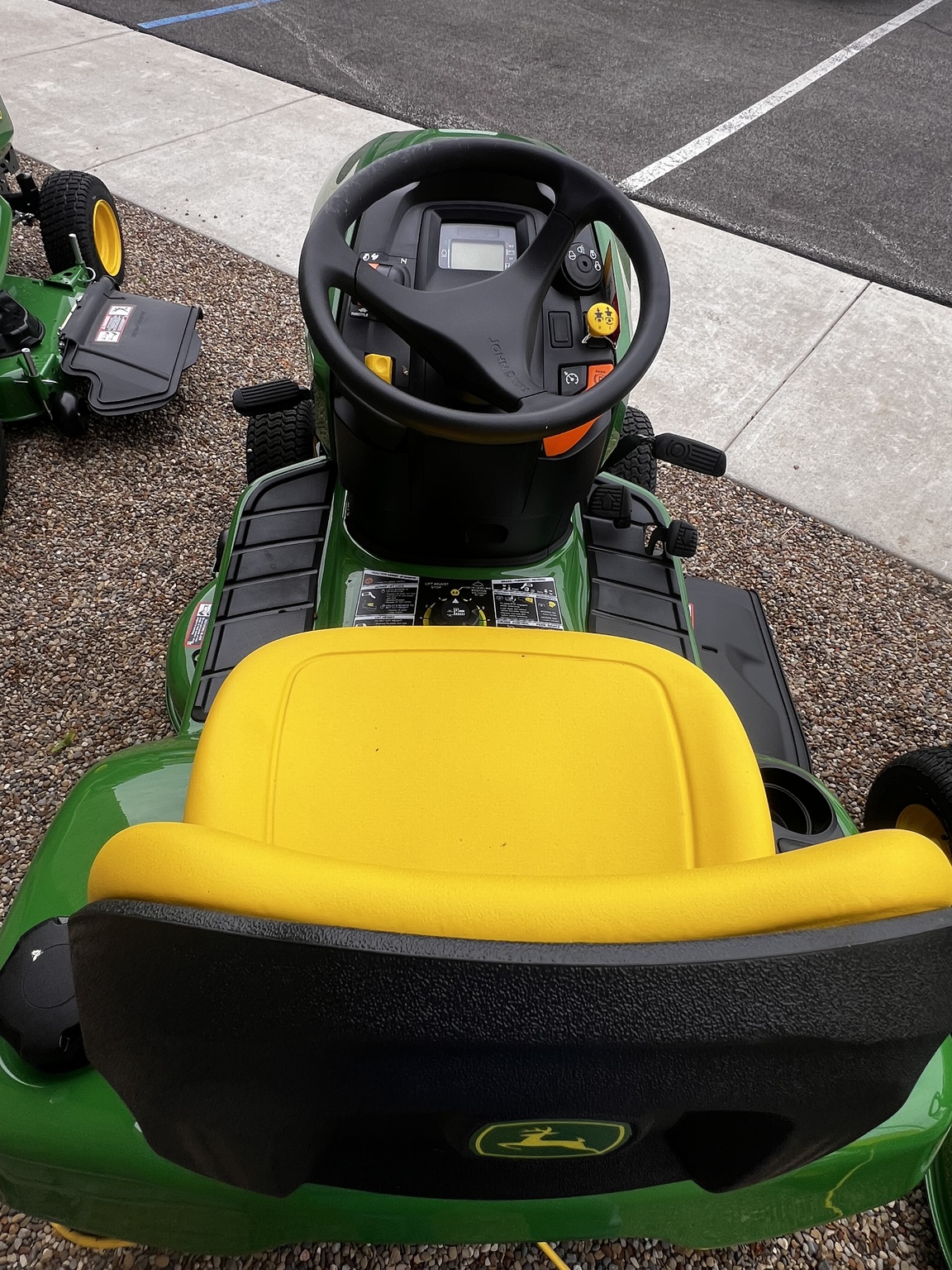 2025 John Deere X350 Image 4