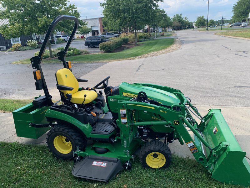 2025 John Deere 1025R Image 6