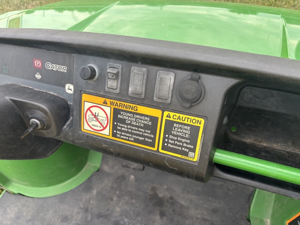 2021 John Deere TS 4X2 Image 10