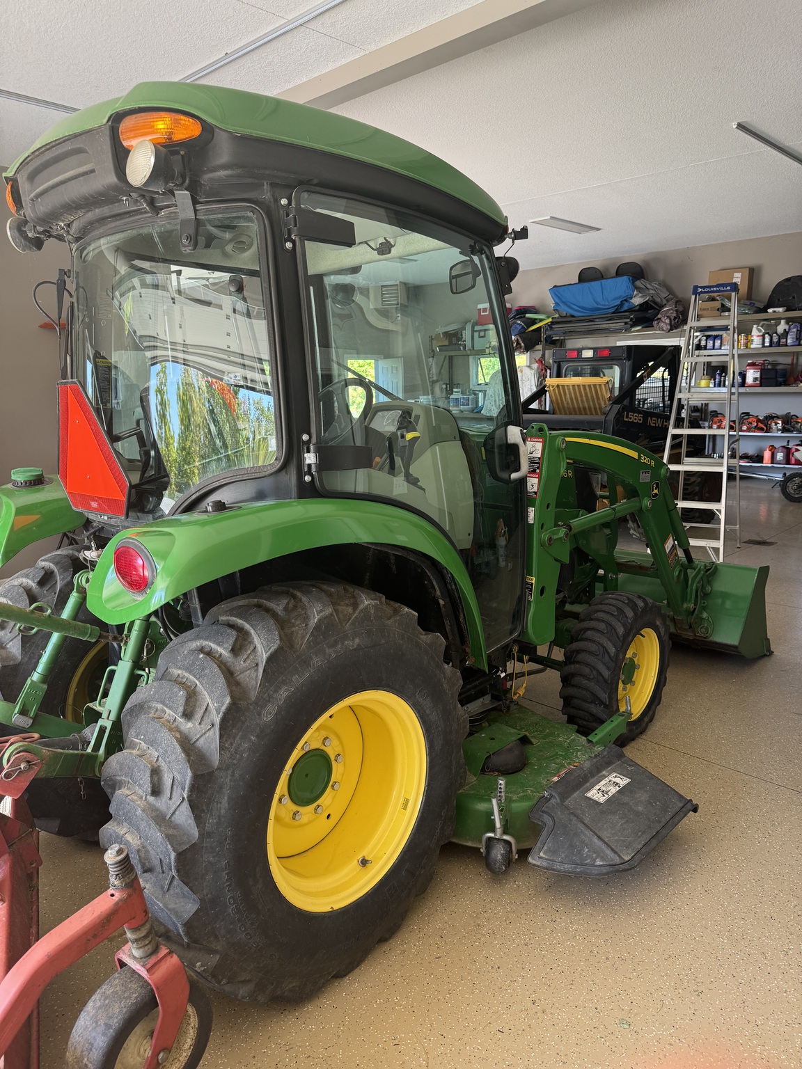2018 John Deere 3046R Image 1