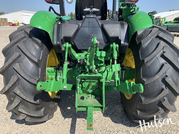 Photo of 2024 John Deere 5067E