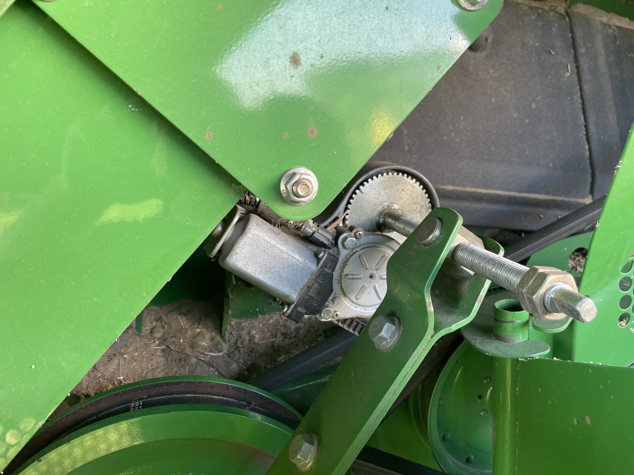  2012 John Deere S660 at Heritage Tractor in Geneseo, IL