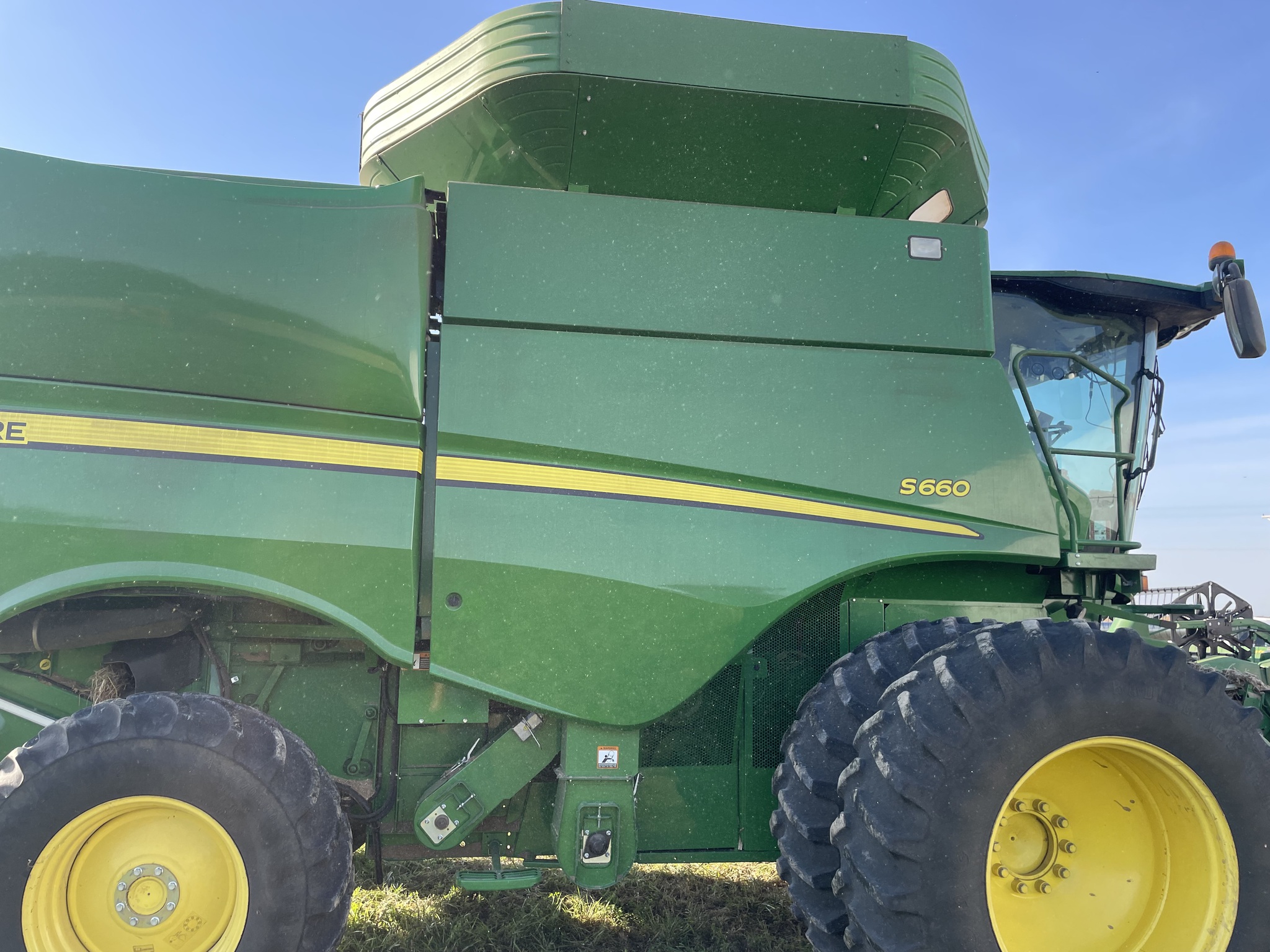  2012 John Deere S660 at Heritage Tractor in Geneseo, IL