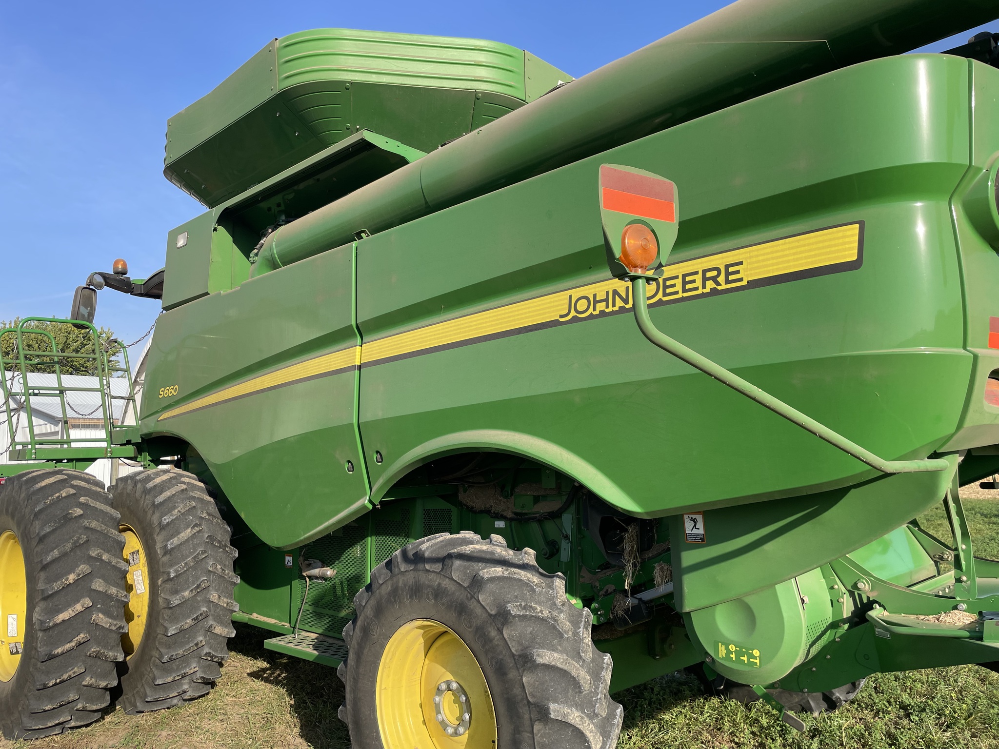  2012 John Deere S660 at Heritage Tractor in Geneseo, IL