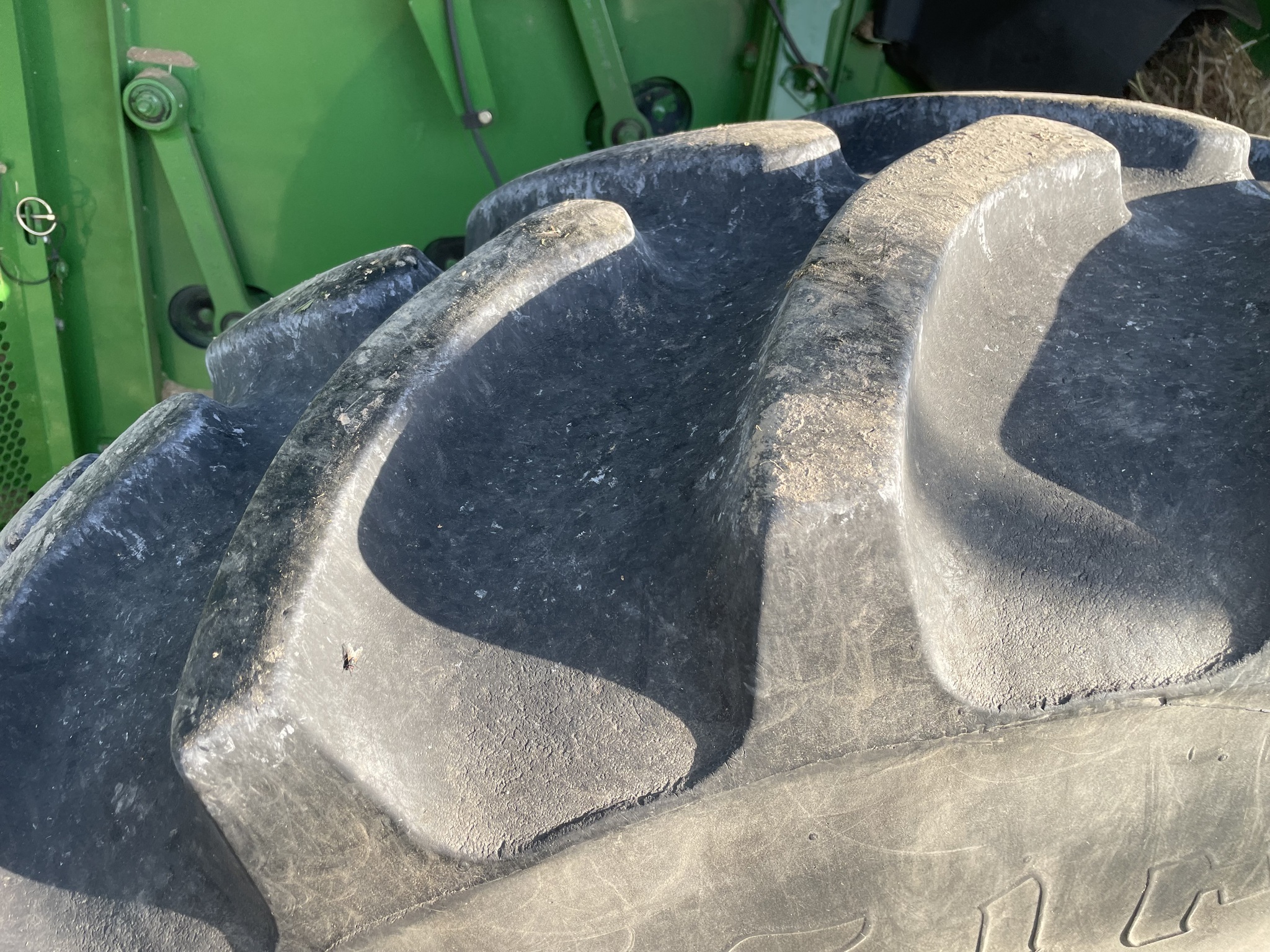  2012 John Deere S660 at Heritage Tractor in Geneseo, IL