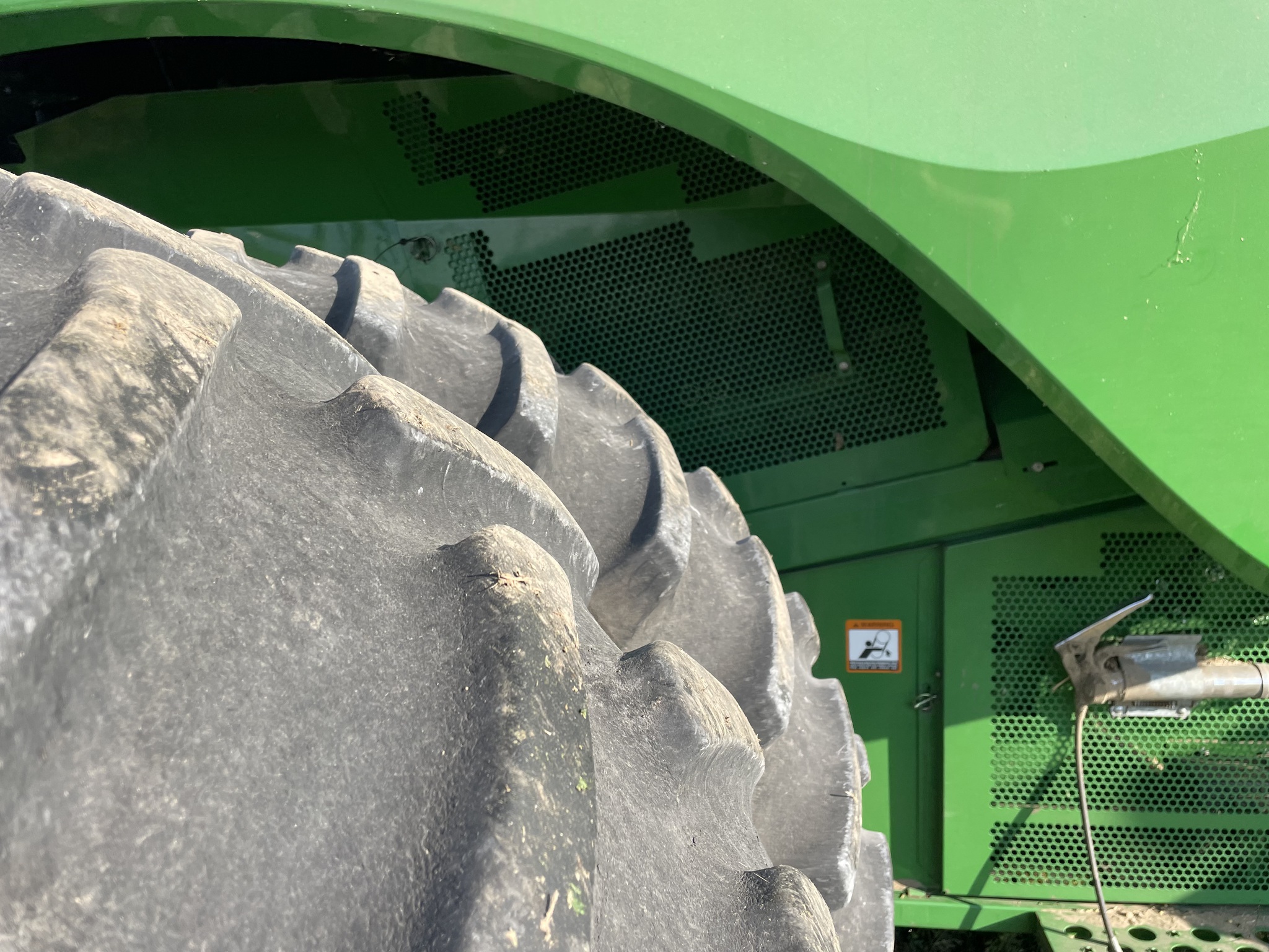  2012 John Deere S660 at Heritage Tractor in Geneseo, IL