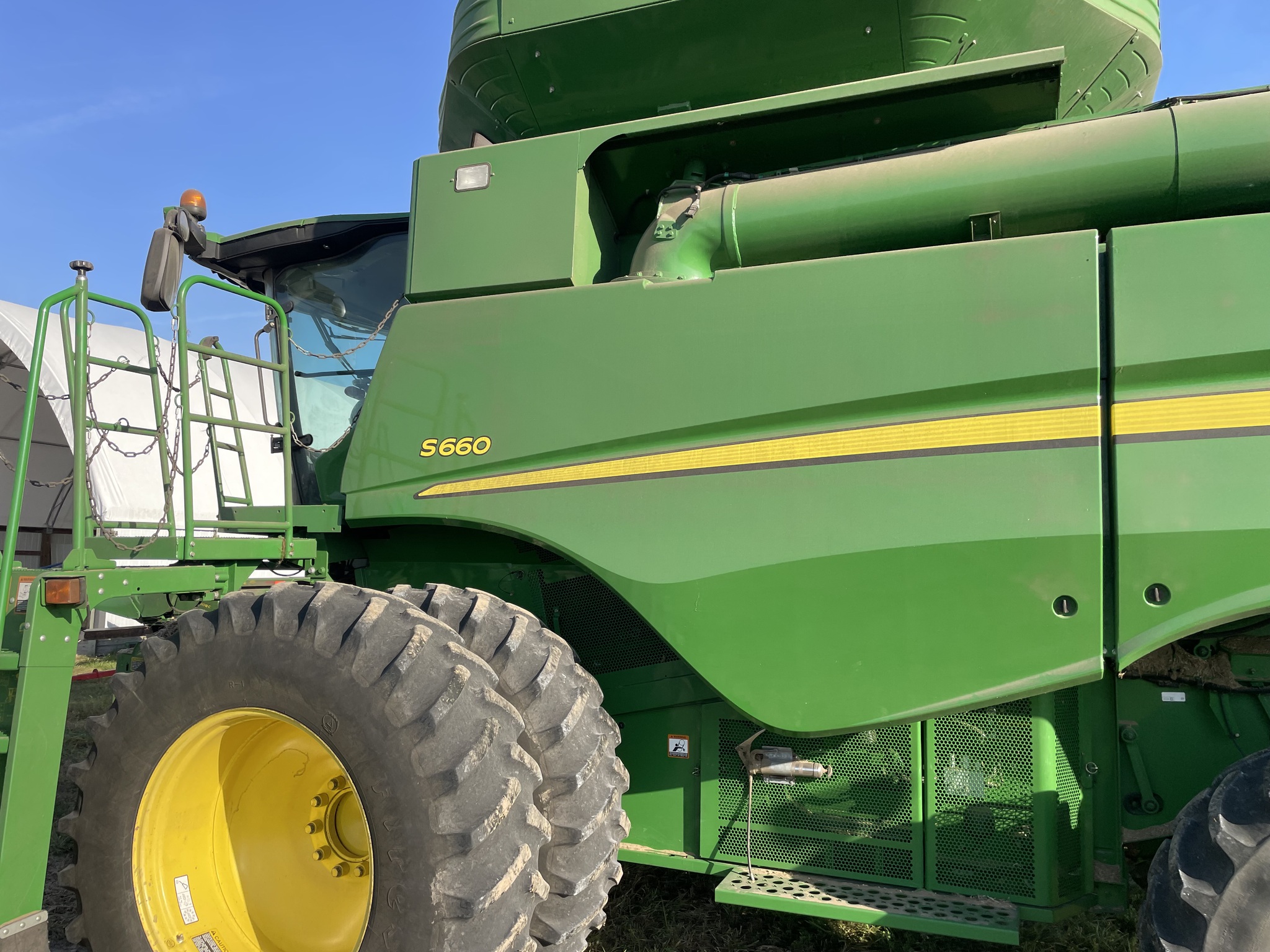  2012 John Deere S660 at Heritage Tractor in Geneseo, IL