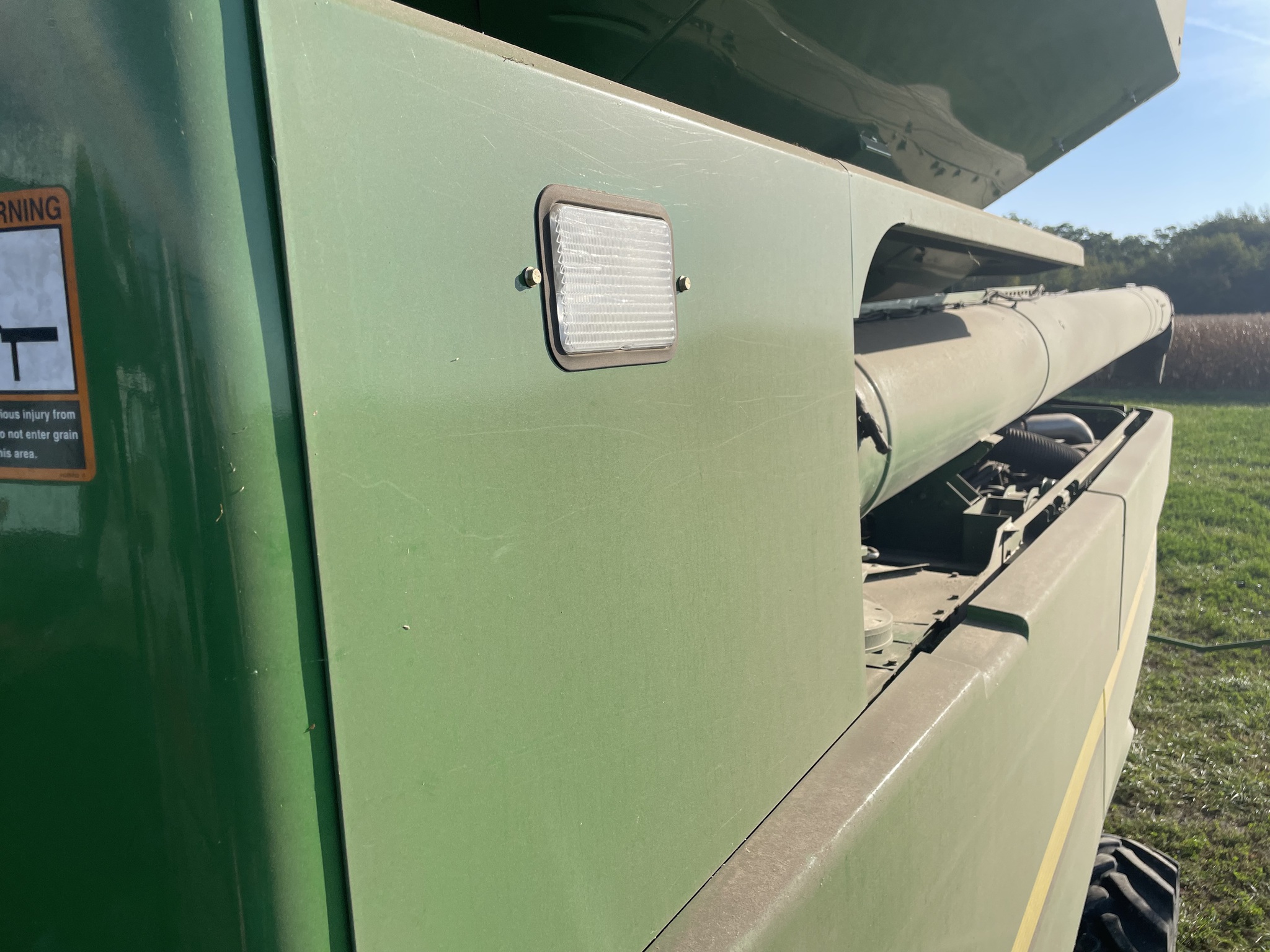  2012 John Deere S660 at Heritage Tractor in Geneseo, IL
