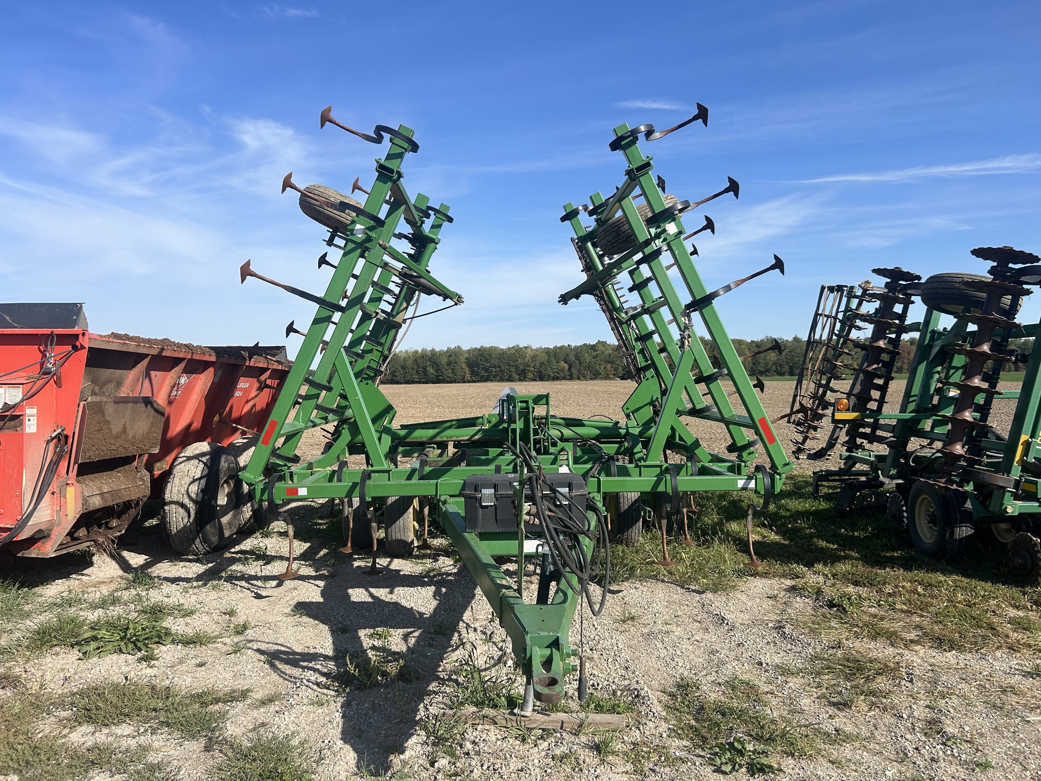 1997 John Deere 980 Image 2