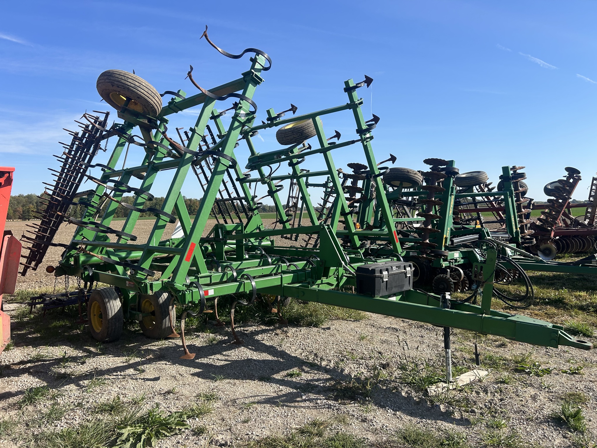 1997 John Deere 980 Image 1