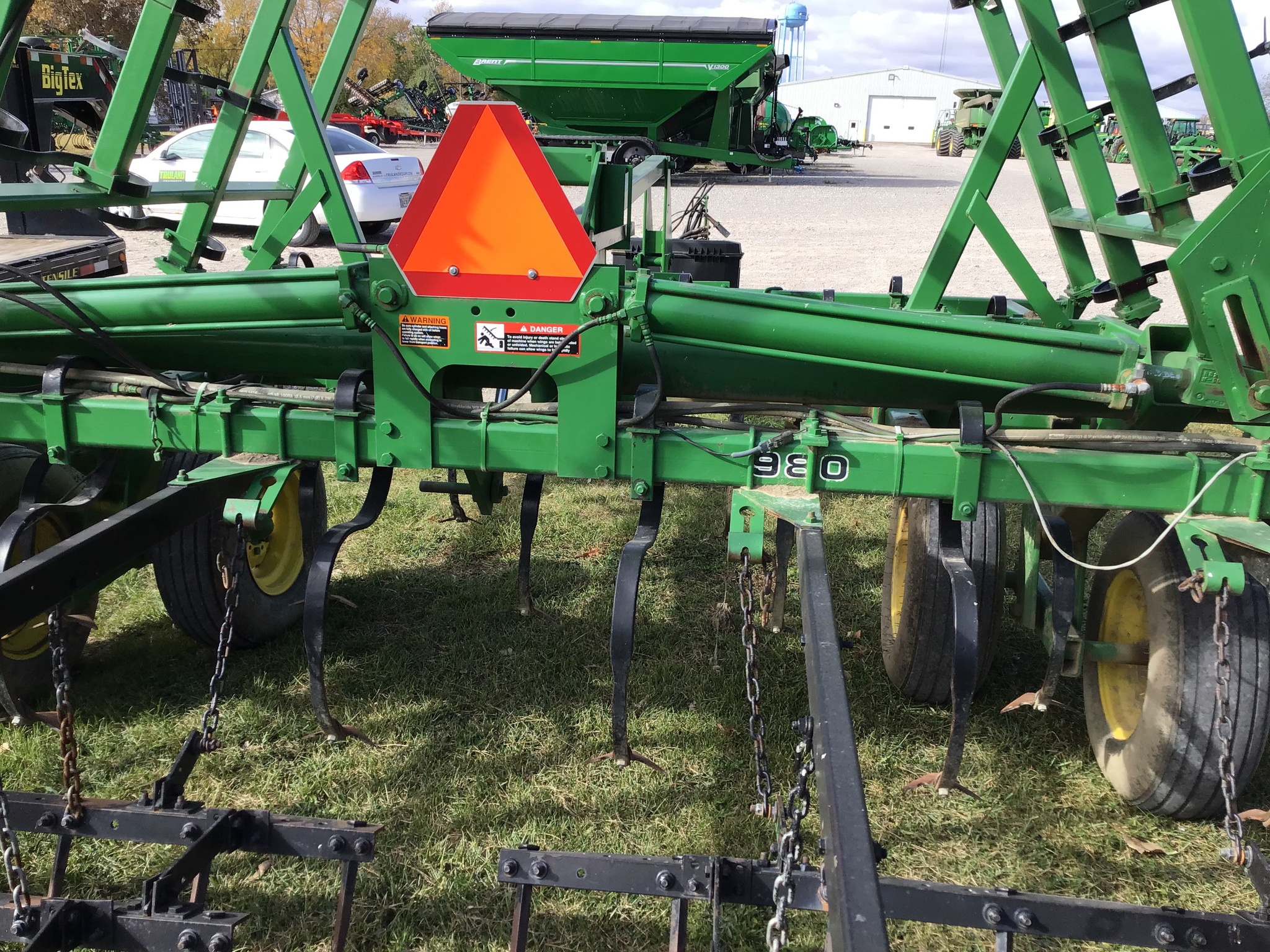 1997 John Deere 980 Image 12