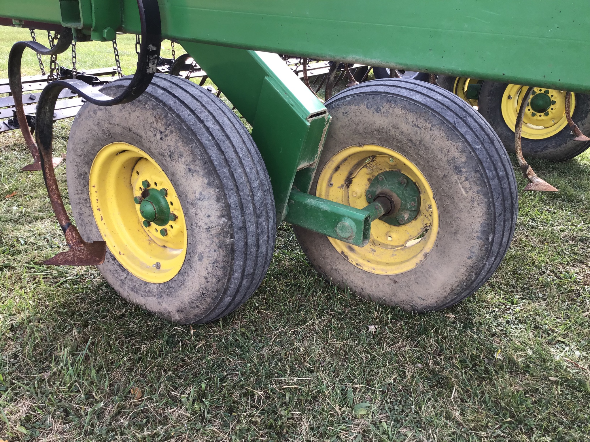 1997 John Deere 980 Image 16