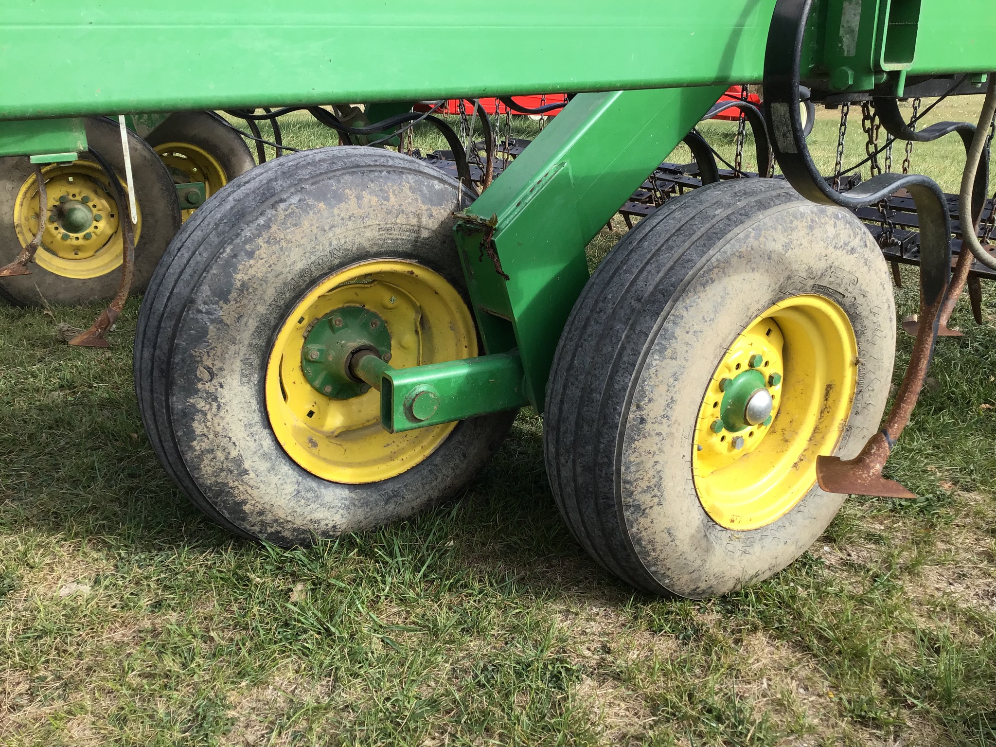 1997 John Deere 980 Image 15