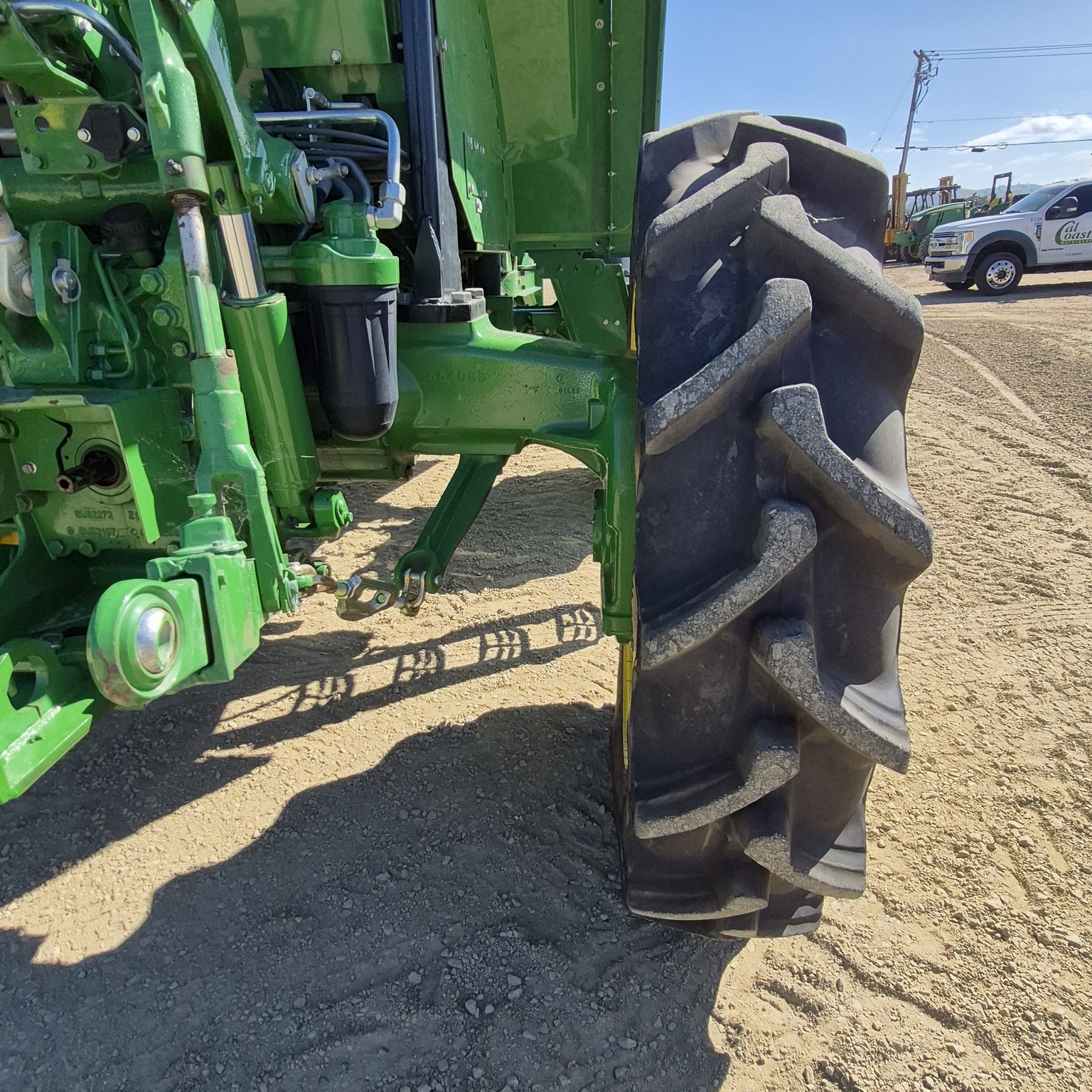 2022 John Deere 6120E Image 10